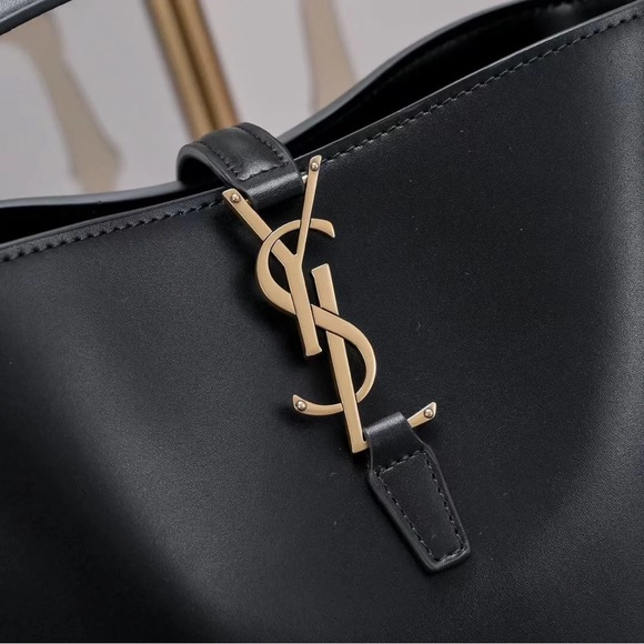 Saint Laurent Black and Gold Shoulder Bag - Picture 4 of 9